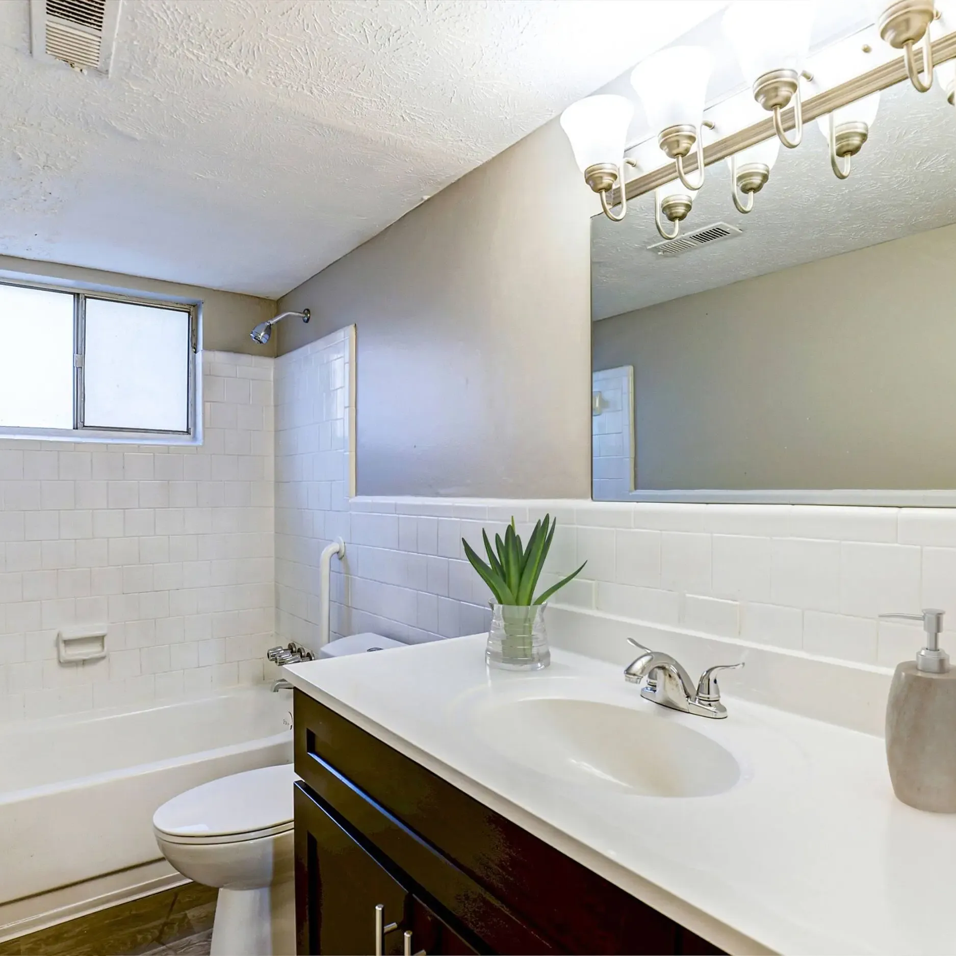 wynridge apartments-bathroom