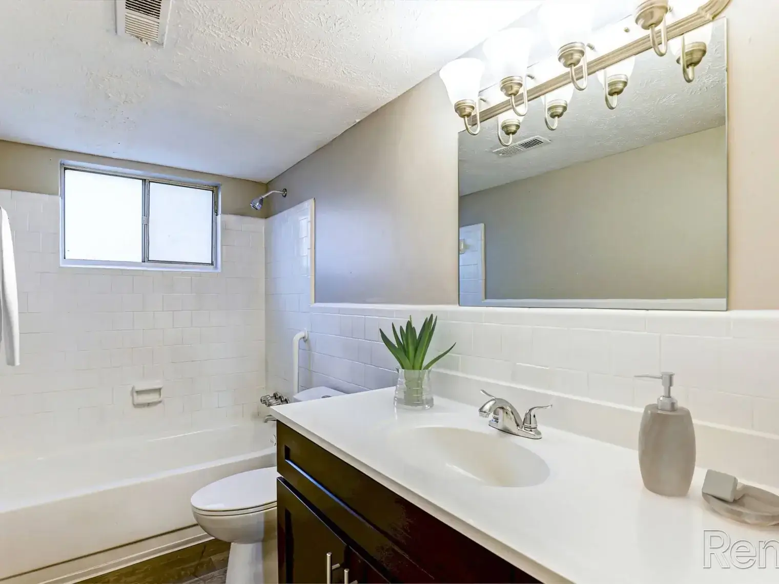 WynridgeApartments-bathroom